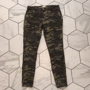 Camo cropped jeans forever 21